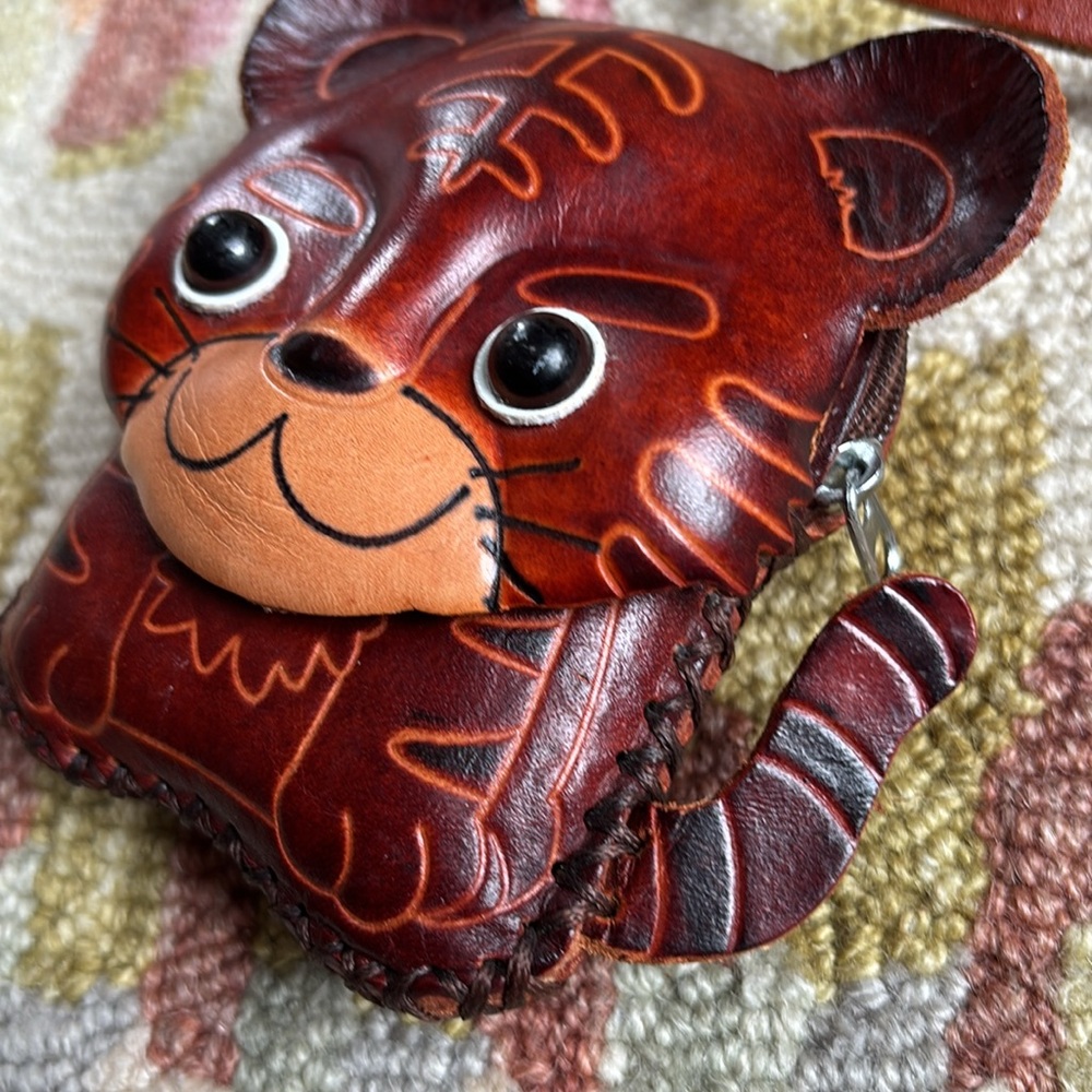 Darling little hand tooled Leather Tiger small purse/bag/zip pouch - Picture 9 of 12